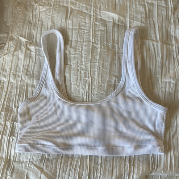 Aritizia bra - Picture 1 of 3